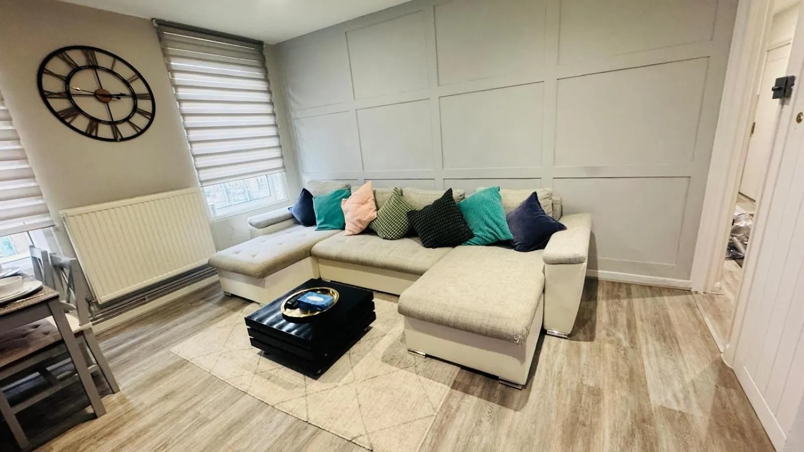 לונדון Gorgeous Rooms Near Canary Wharf בית אירוח