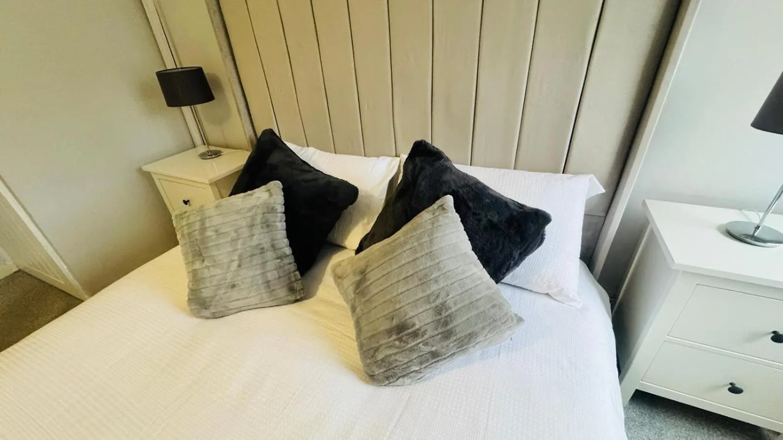 לונדון Gorgeous Rooms Near Canary Wharf 0*,